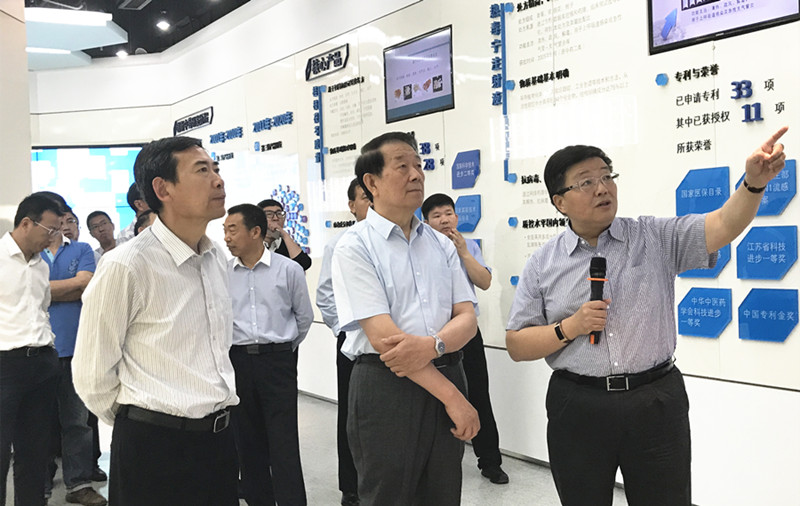 江苏发展大会驻马店籍嘉宾光临征途国际官网药业参观调查