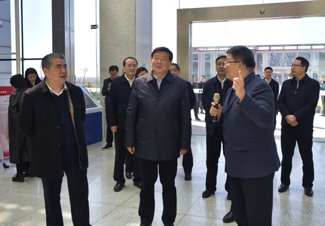 省委书记娄勤俭光临征途国际官网药业视察调研